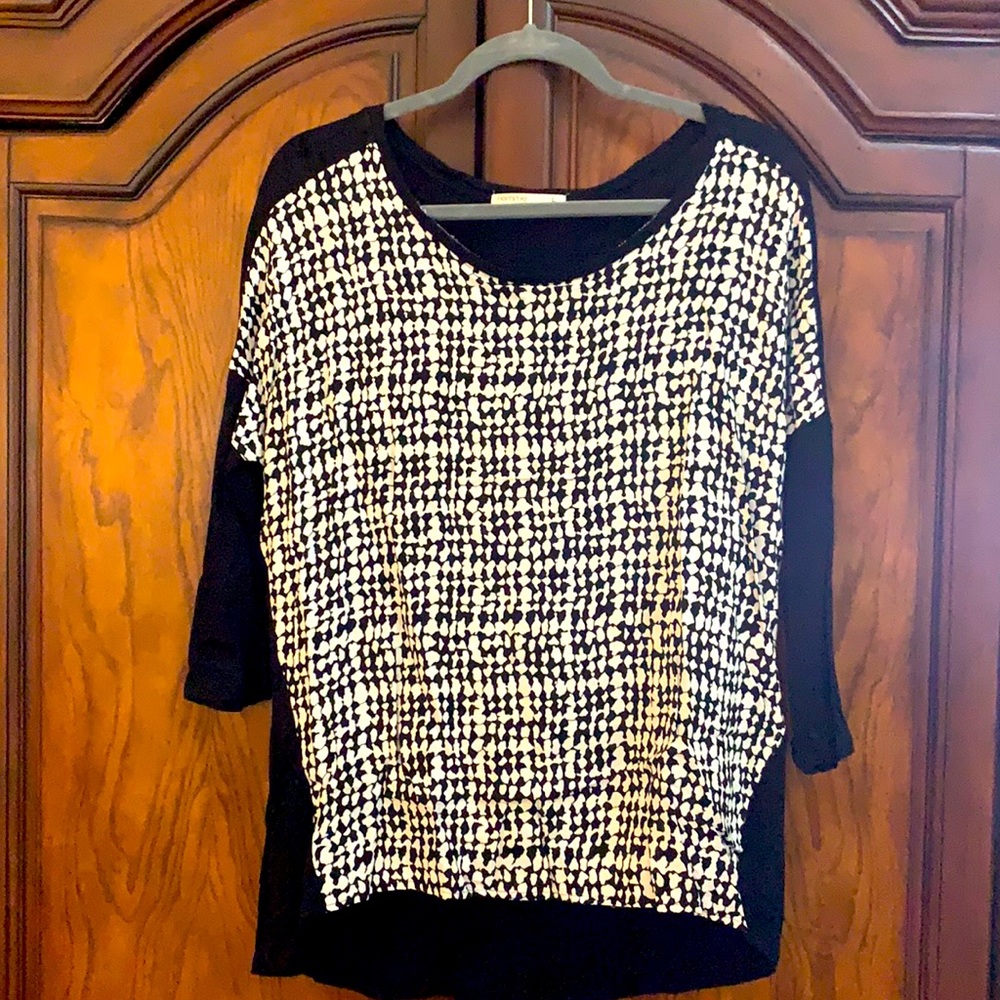 Nice lightweight 3/4 length sleeve blouse.